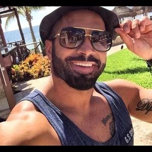 Men’s Gold Frame Gradient Lens Aviator Sunglasses